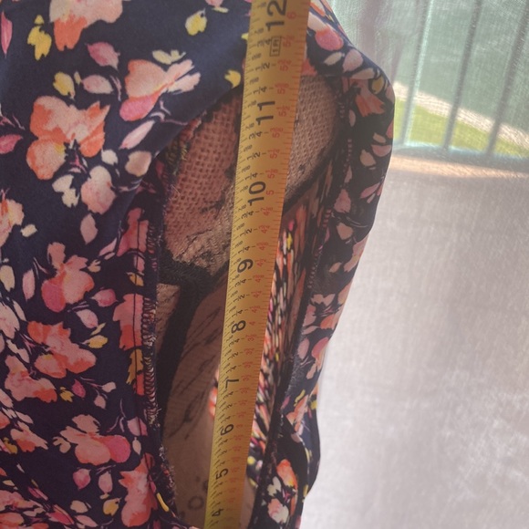 Women's Floral, V-Neck Shirt 👚 - Picture 4 of 8